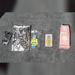 Secret HS 100% Bearbrick Series 45 new in package Medicom